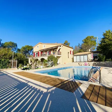 Des Cigales Bed and Breakfast Νιμ