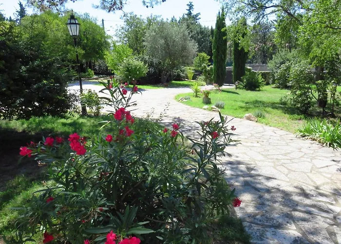 Des Cigales 3* Νιμ