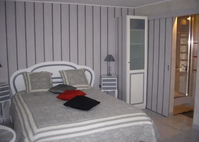 Des Cigales Bed and Breakfast 3*